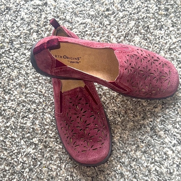 Earth Origins Suede Perforated Slip-on Shoes - Rikki Size 6.5M brand new - Picture 5 of 7